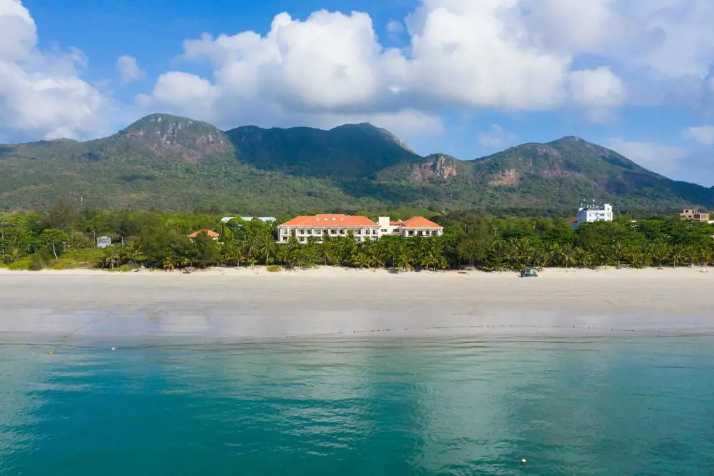 Côn Đảo Resort ở bãi biển An Hải. – 1. Vị trí sát bãi biển An Hải