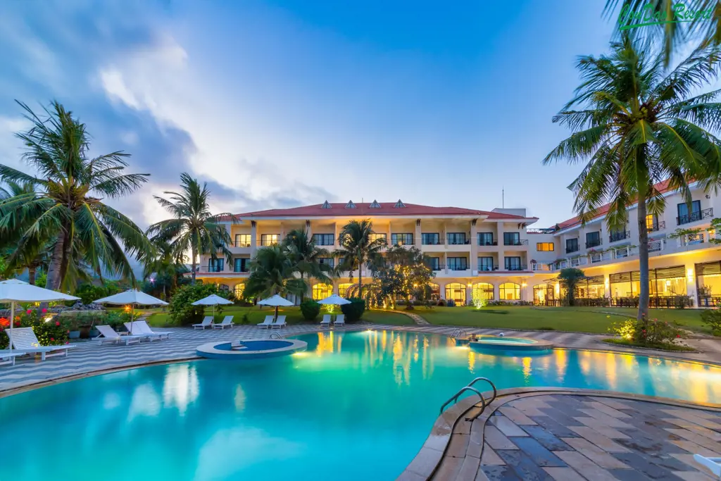 Hồ bơi ở  Côn Đảo Resort tọa lạc tại số 08 đường Nguyễn Đức Thuận, ngay sát bãi biển An Hải và trung tâm thị trấn Côn Đảo