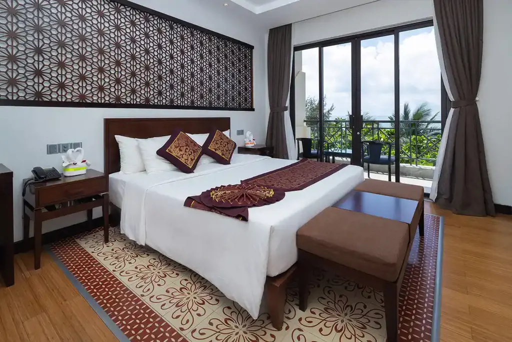 Phòng ngủ đôi ấm cúng hướng biển với thiết kế tinh tế tại Côn Đảo Resort